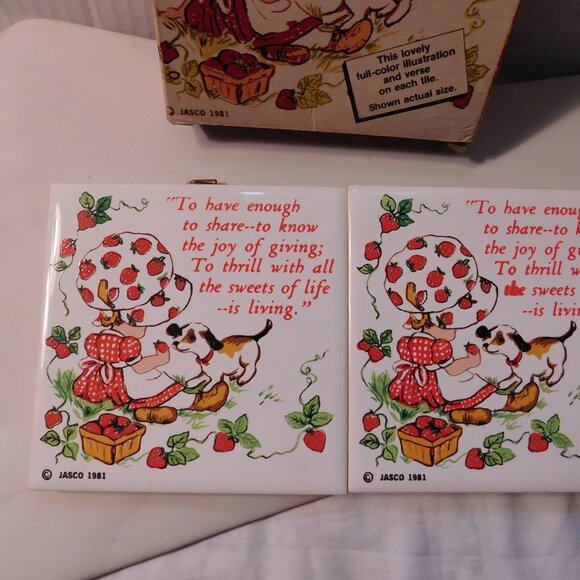 Vintage Jasco Strawberry Shortcake Strawberry Patches Two Ceramic Tile Trivets - Picture 6 of 9